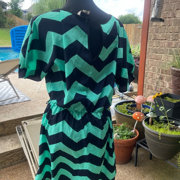 Teal & navy chevron dress. Sz L ladies - Picture 5 of 6